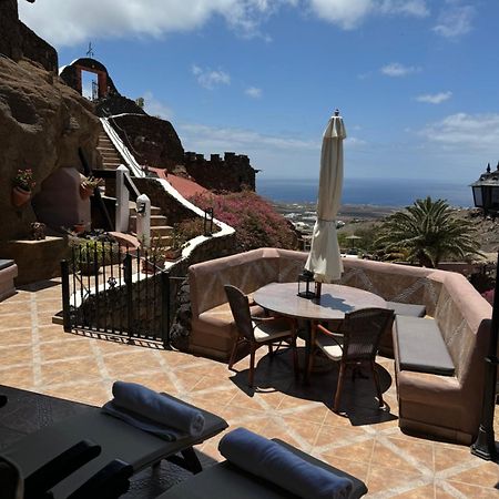 Castillo Lanzarote Villa Sophie - Luxury Villa -Sleep In A Volcanic Cave With Heated Pool ティアス エクステリア 写真
