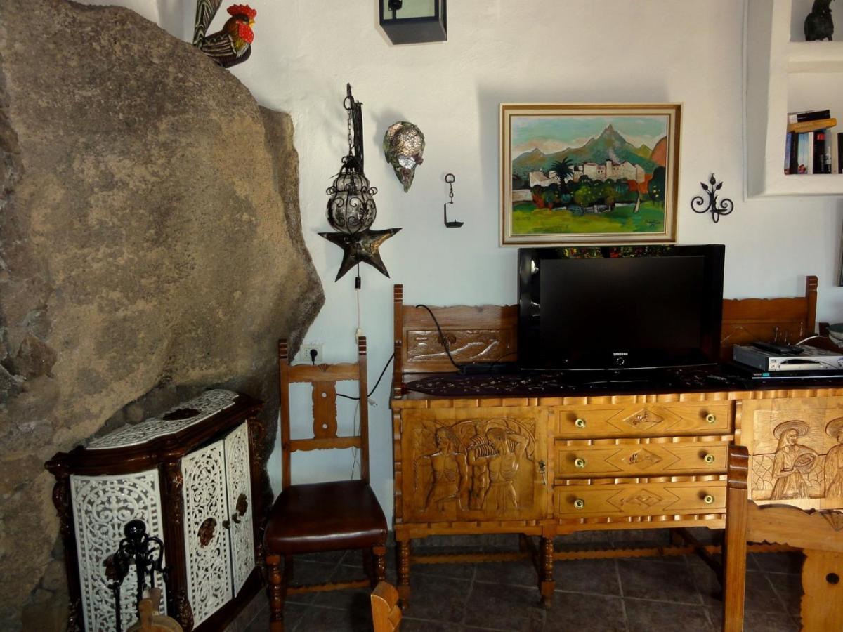 Castillo Lanzarote Villa Sophie - Luxury Villa -Sleep In A Volcanic Cave With Heated Pool ティアス エクステリア 写真