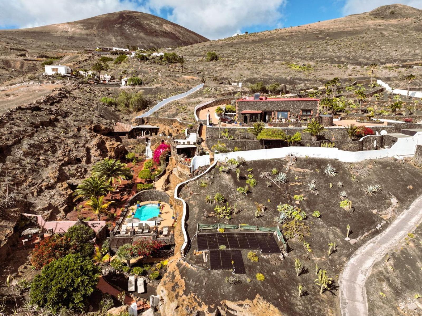 Castillo Lanzarote Villa Sophie - Luxury Villa -Sleep In A Volcanic Cave With Heated Pool ティアス エクステリア 写真