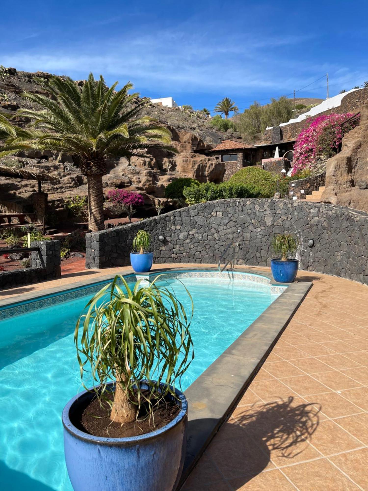 Castillo Lanzarote Villa Sophie - Luxury Villa -Sleep In A Volcanic Cave With Heated Pool ティアス エクステリア 写真