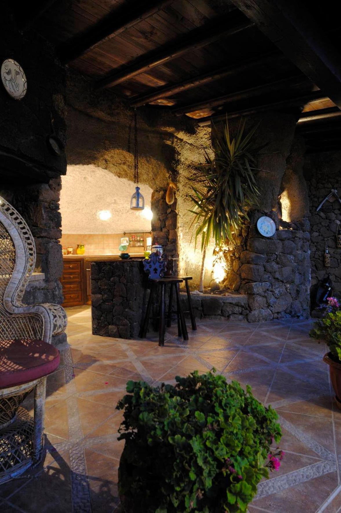 Castillo Lanzarote Villa Sophie - Luxury Villa -Sleep In A Volcanic Cave With Heated Pool ティアス エクステリア 写真