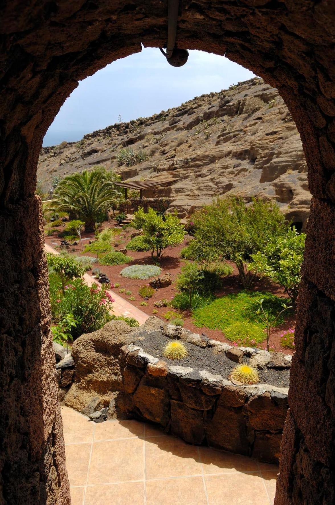 Castillo Lanzarote Villa Sophie - Luxury Villa -Sleep In A Volcanic Cave With Heated Pool ティアス エクステリア 写真