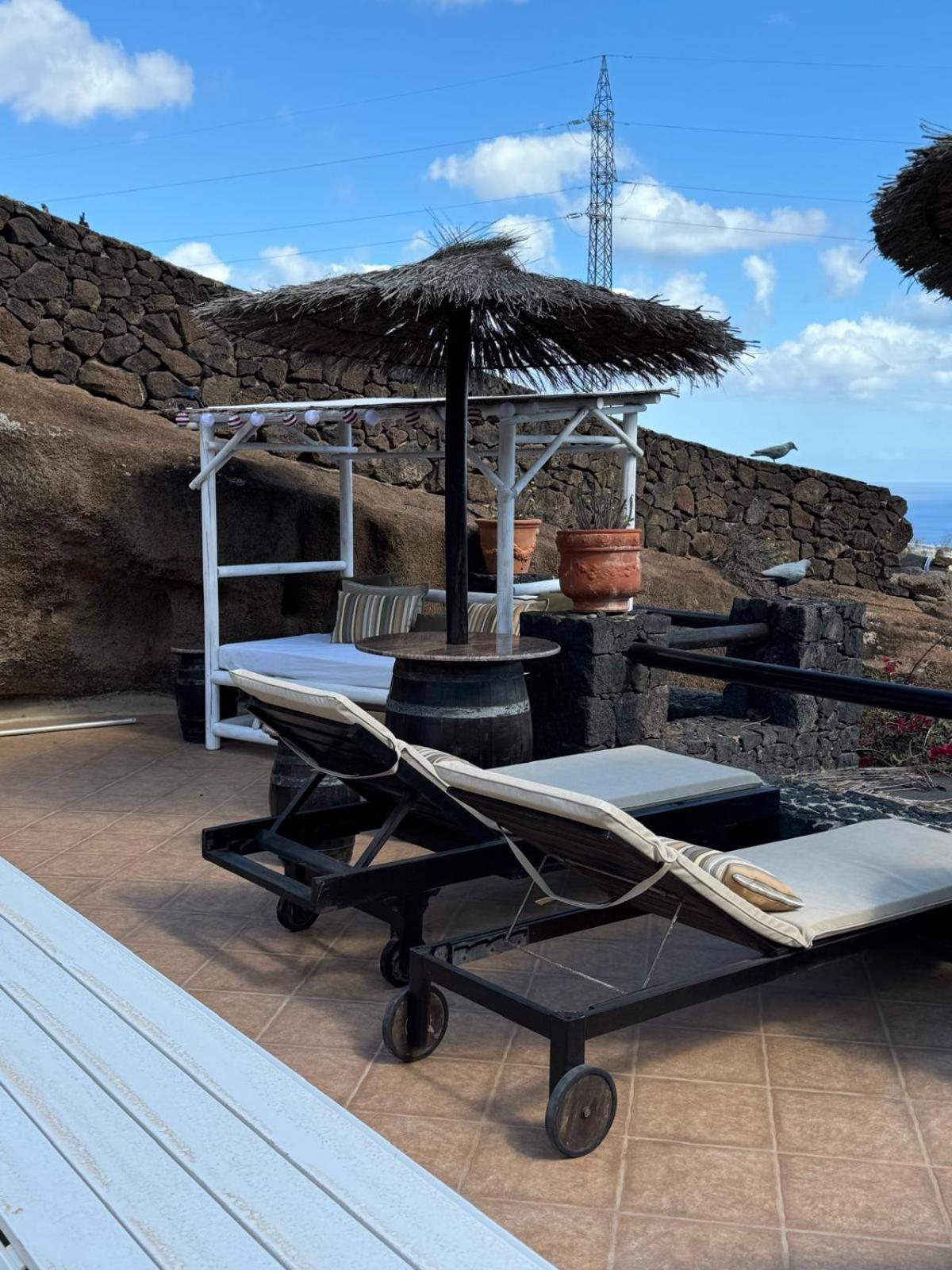 Castillo Lanzarote Villa Sophie - Luxury Villa -Sleep In A Volcanic Cave With Heated Pool ティアス エクステリア 写真