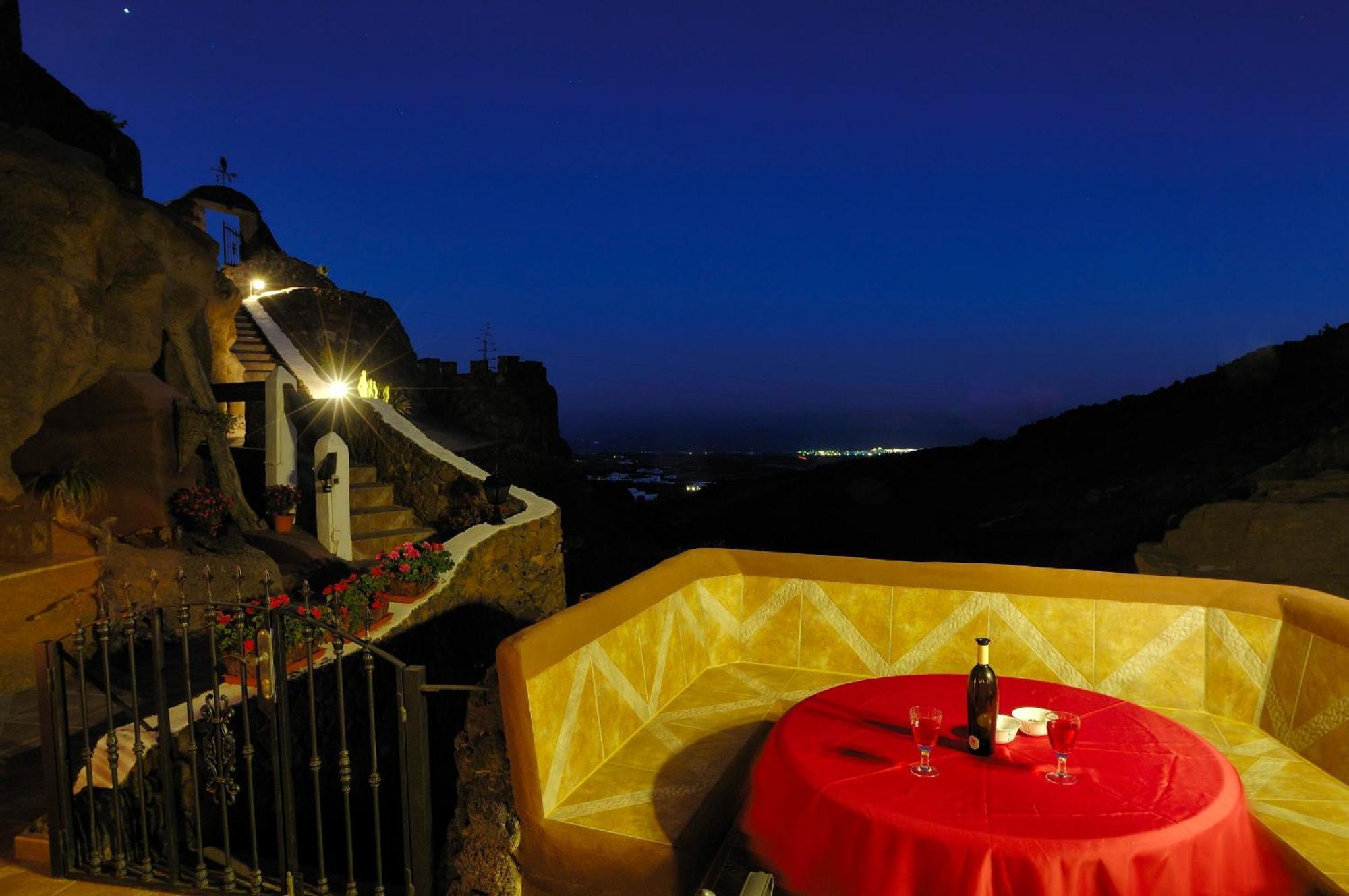 Castillo Lanzarote Villa Sophie - Luxury Villa -Sleep In A Volcanic Cave With Heated Pool ティアス エクステリア 写真