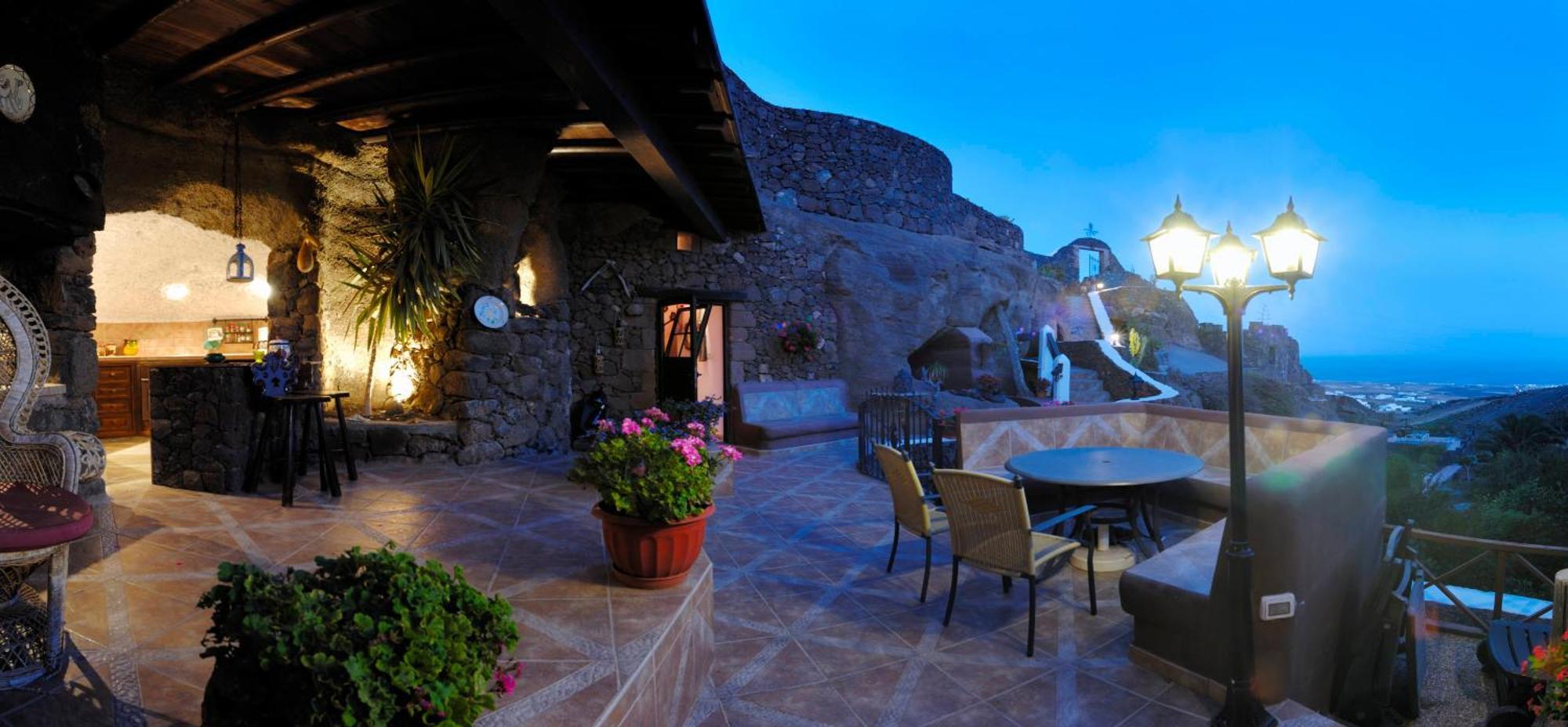 Castillo Lanzarote Villa Sophie - Luxury Villa -Sleep In A Volcanic Cave With Heated Pool ティアス エクステリア 写真