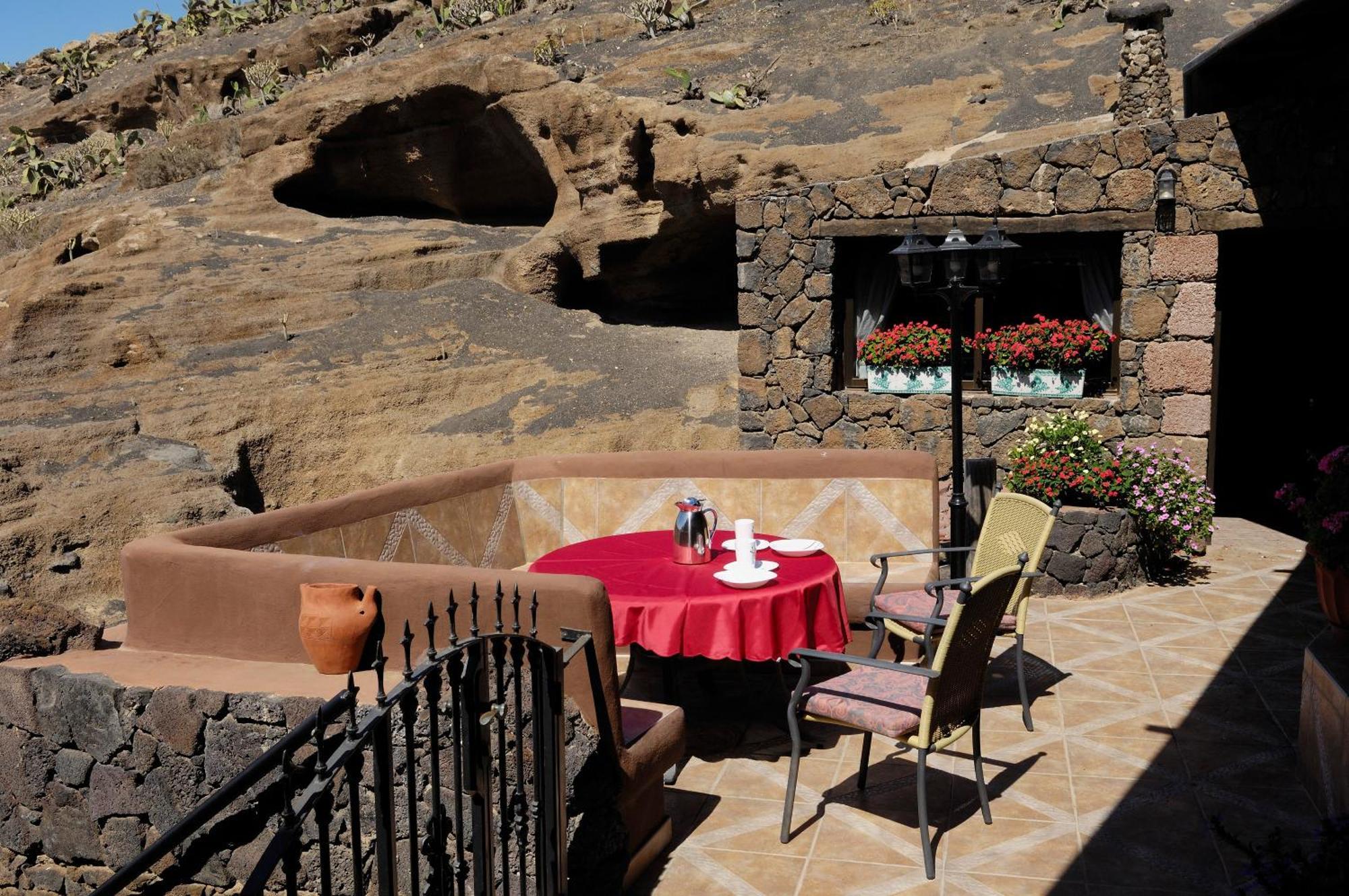Castillo Lanzarote Villa Sophie - Luxury Villa -Sleep In A Volcanic Cave With Heated Pool ティアス エクステリア 写真