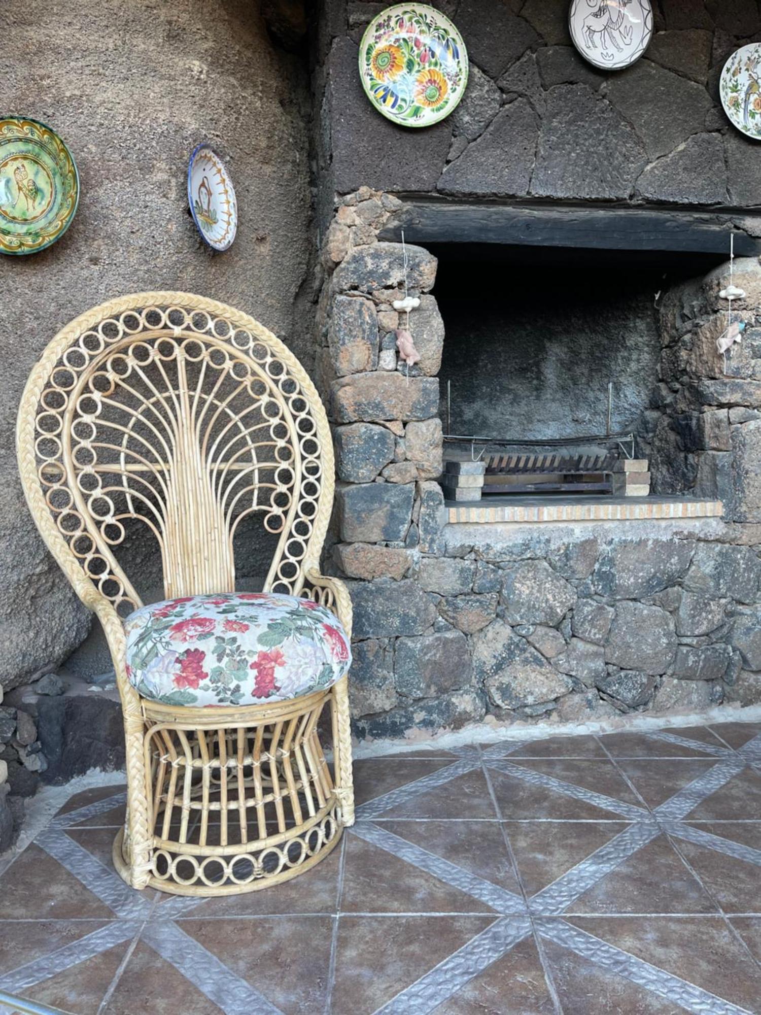 Castillo Lanzarote Villa Sophie - Luxury Villa -Sleep In A Volcanic Cave With Heated Pool ティアス エクステリア 写真