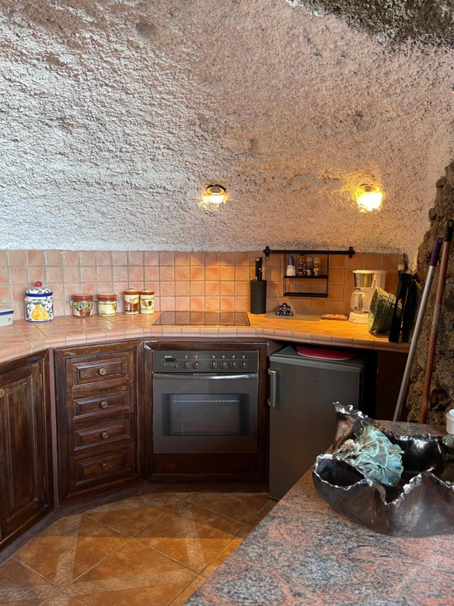 Castillo Lanzarote Villa Sophie - Luxury Villa -Sleep In A Volcanic Cave With Heated Pool ティアス エクステリア 写真