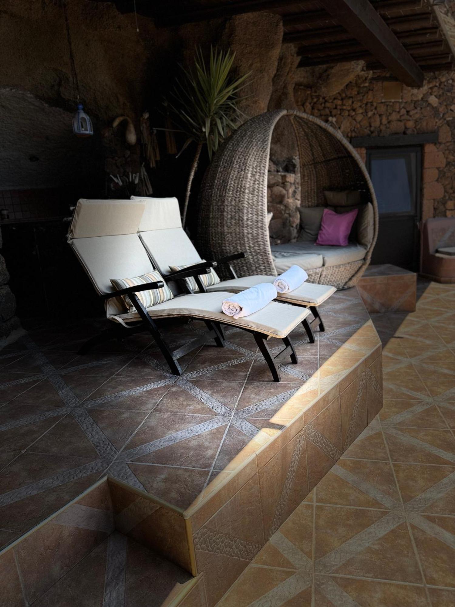 Castillo Lanzarote Villa Sophie - Luxury Villa -Sleep In A Volcanic Cave With Heated Pool ティアス エクステリア 写真