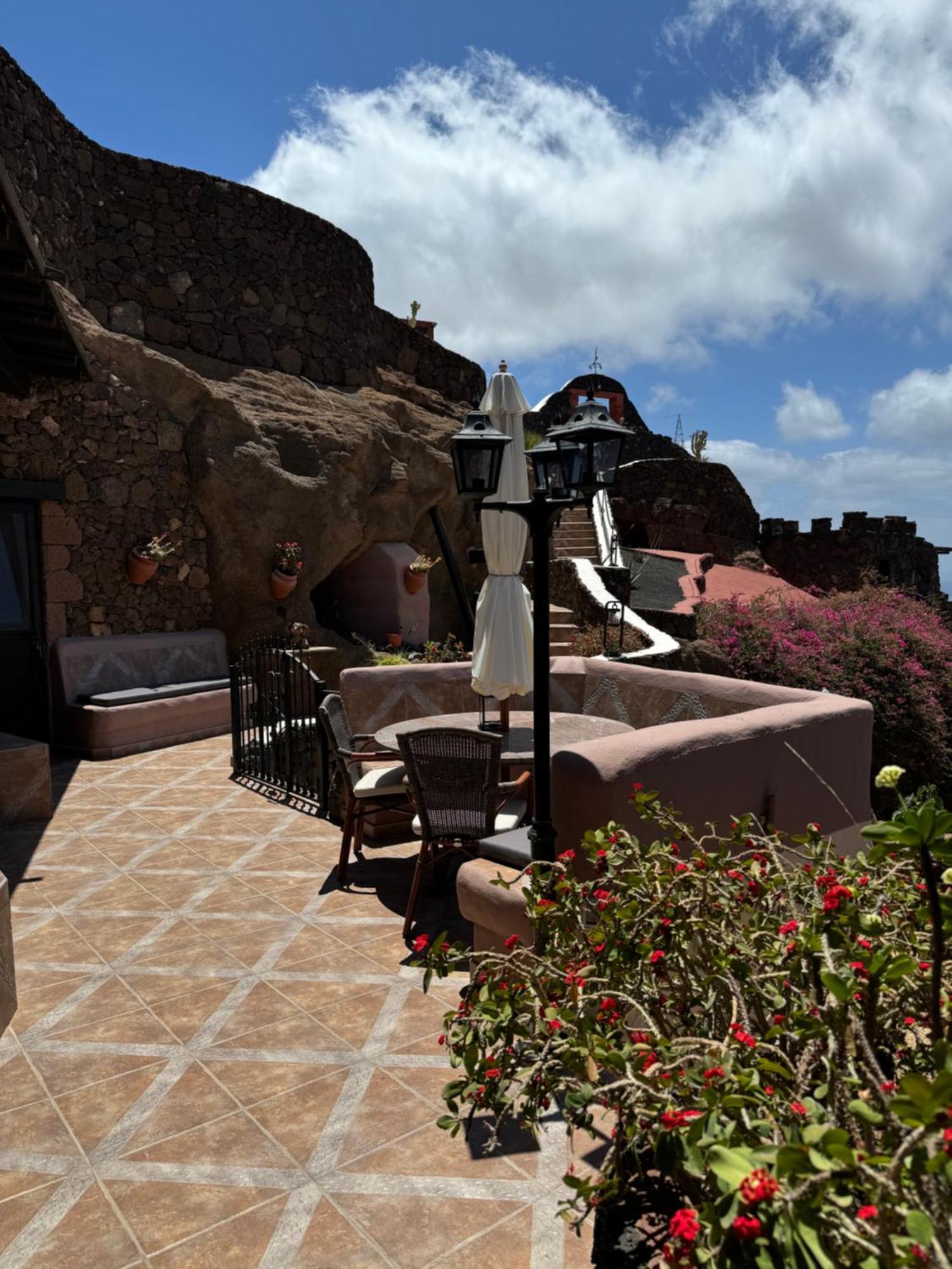 Castillo Lanzarote Villa Sophie - Luxury Villa -Sleep In A Volcanic Cave With Heated Pool ティアス エクステリア 写真