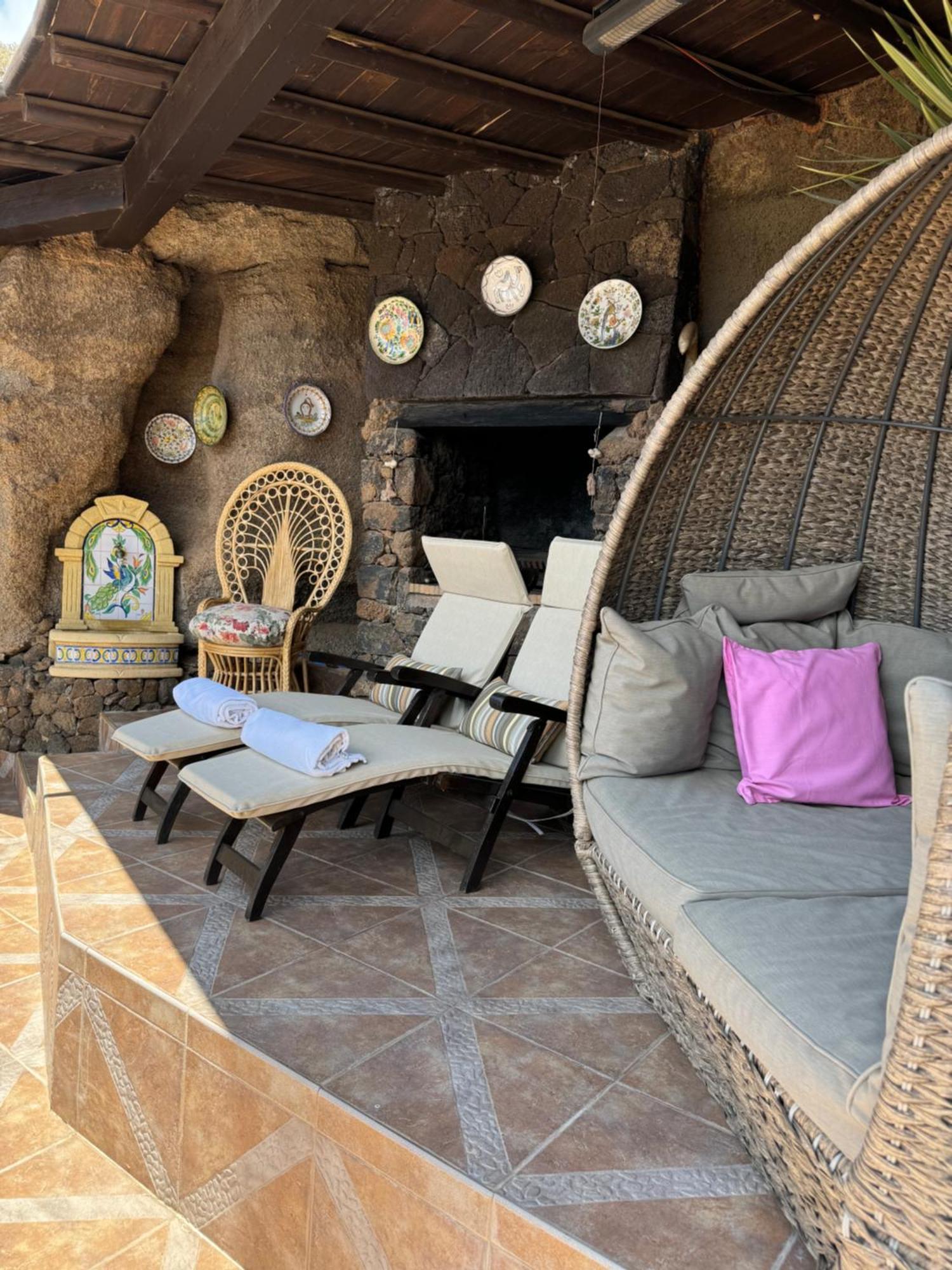 Castillo Lanzarote Villa Sophie - Luxury Villa -Sleep In A Volcanic Cave With Heated Pool ティアス エクステリア 写真