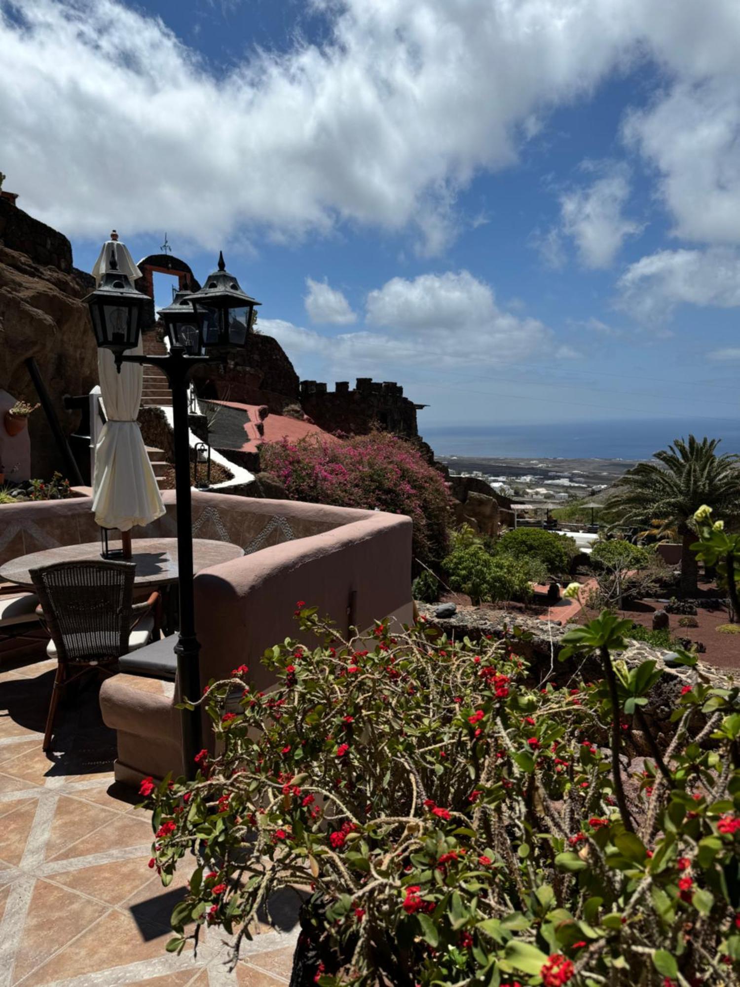 Castillo Lanzarote Villa Sophie - Luxury Villa -Sleep In A Volcanic Cave With Heated Pool ティアス エクステリア 写真