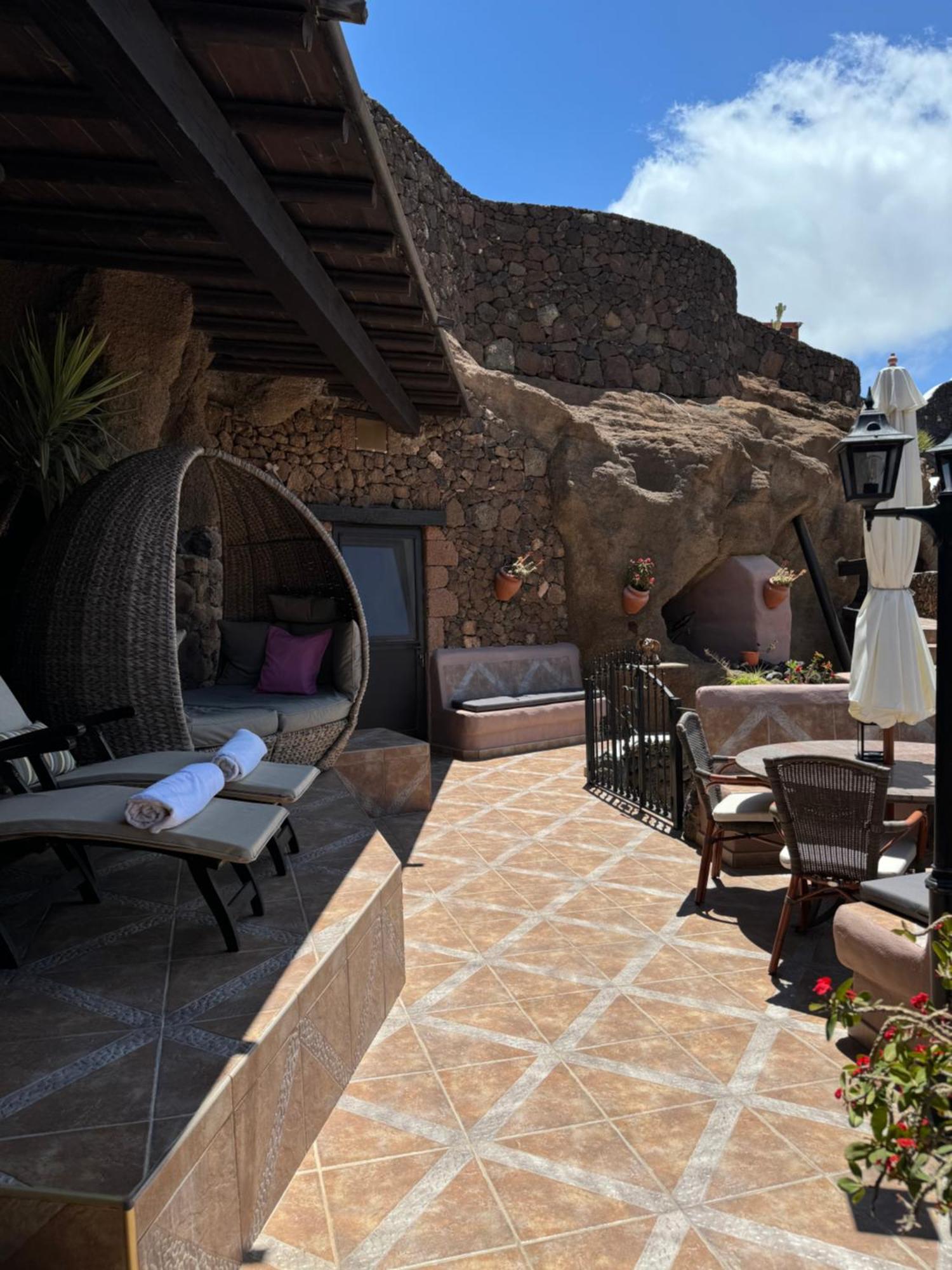 Castillo Lanzarote Villa Sophie - Luxury Villa -Sleep In A Volcanic Cave With Heated Pool ティアス エクステリア 写真