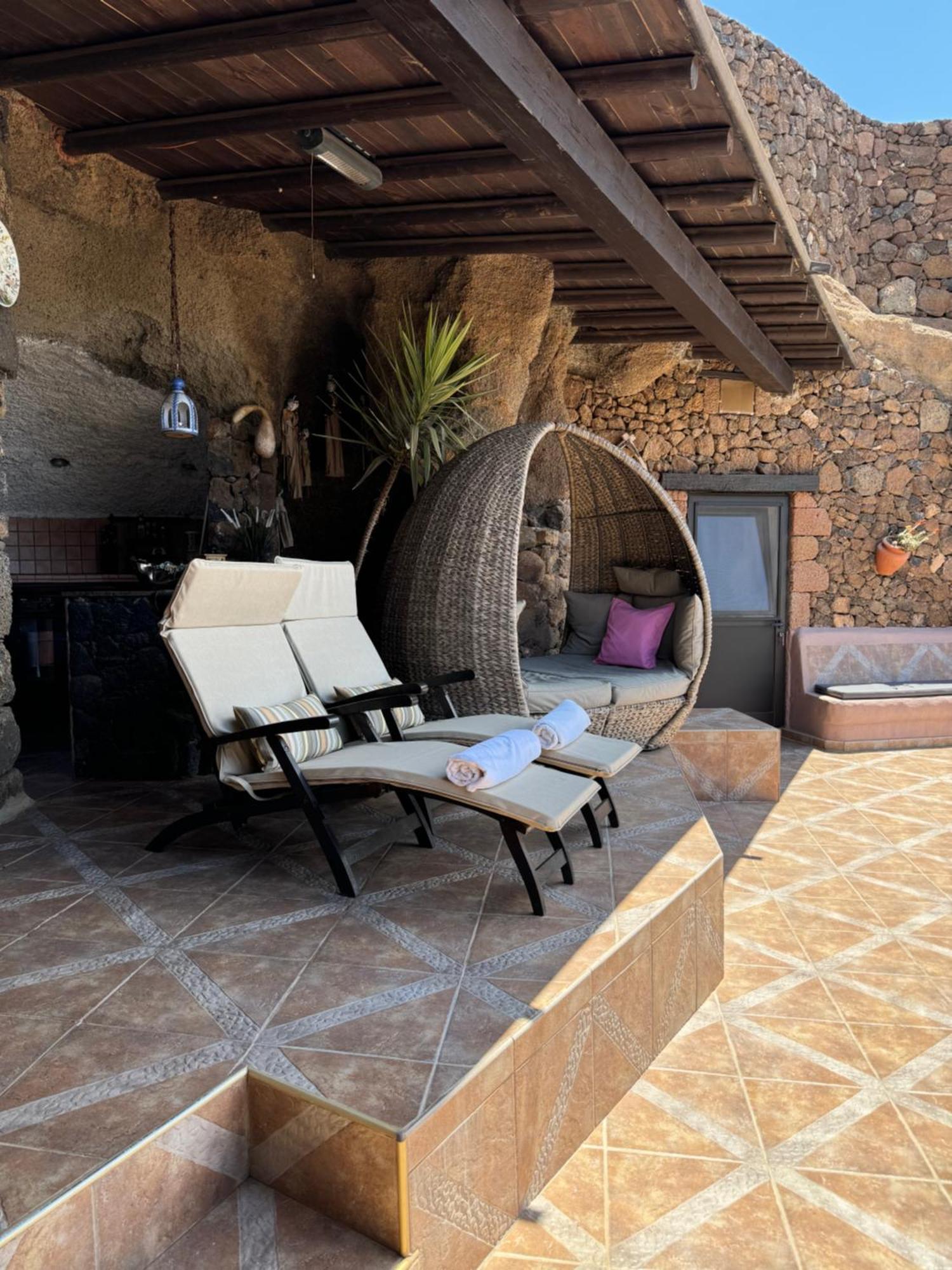 Castillo Lanzarote Villa Sophie - Luxury Villa -Sleep In A Volcanic Cave With Heated Pool ティアス エクステリア 写真