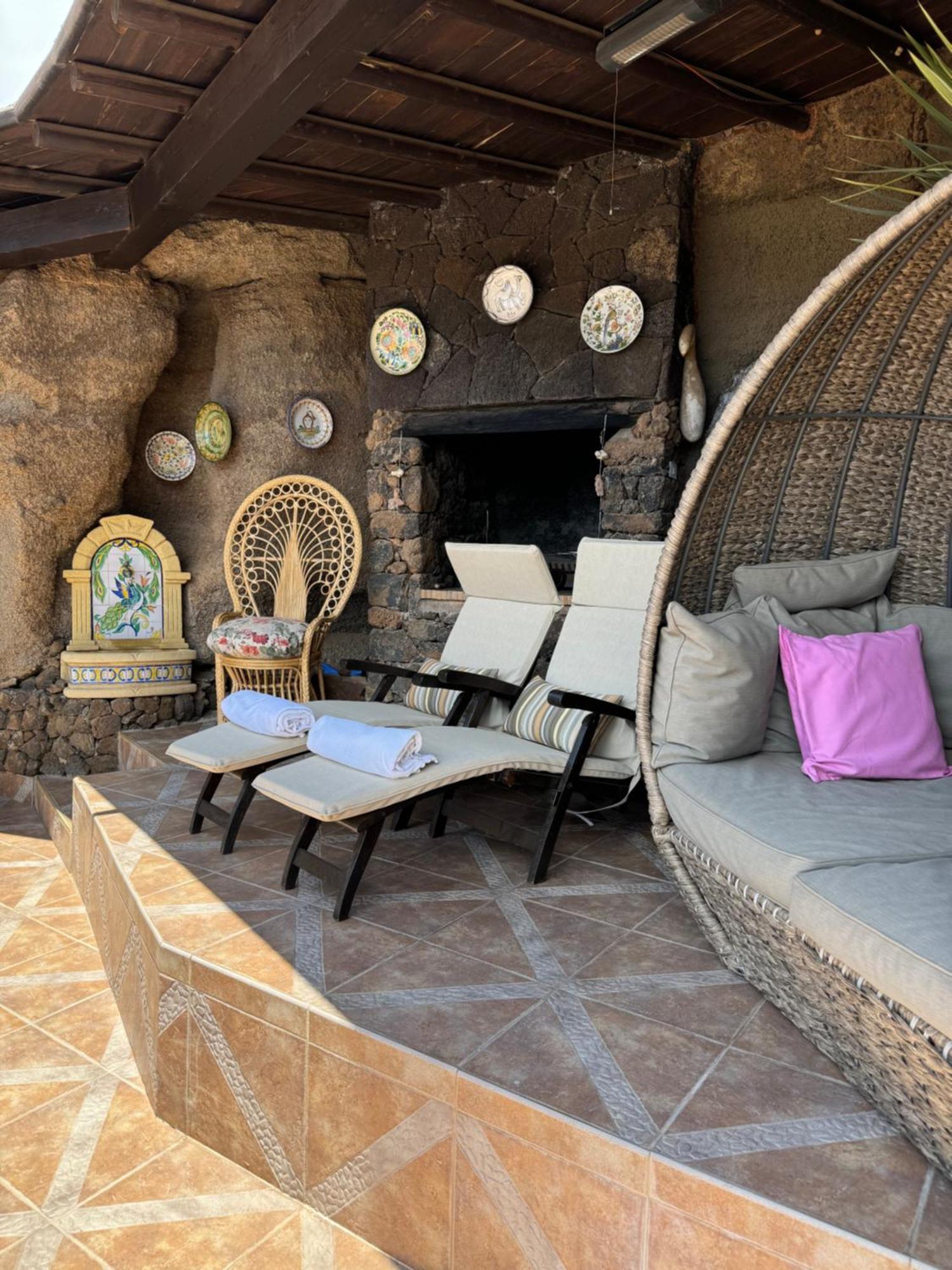 Castillo Lanzarote Villa Sophie - Luxury Villa -Sleep In A Volcanic Cave With Heated Pool ティアス エクステリア 写真
