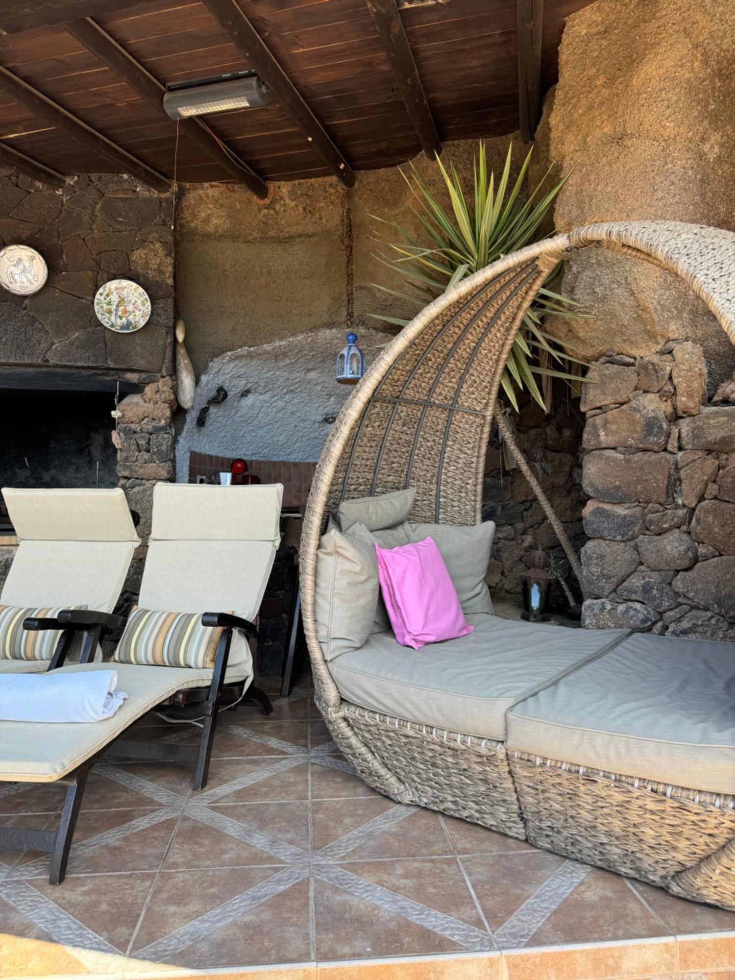 Castillo Lanzarote Villa Sophie - Luxury Villa -Sleep In A Volcanic Cave With Heated Pool ティアス エクステリア 写真