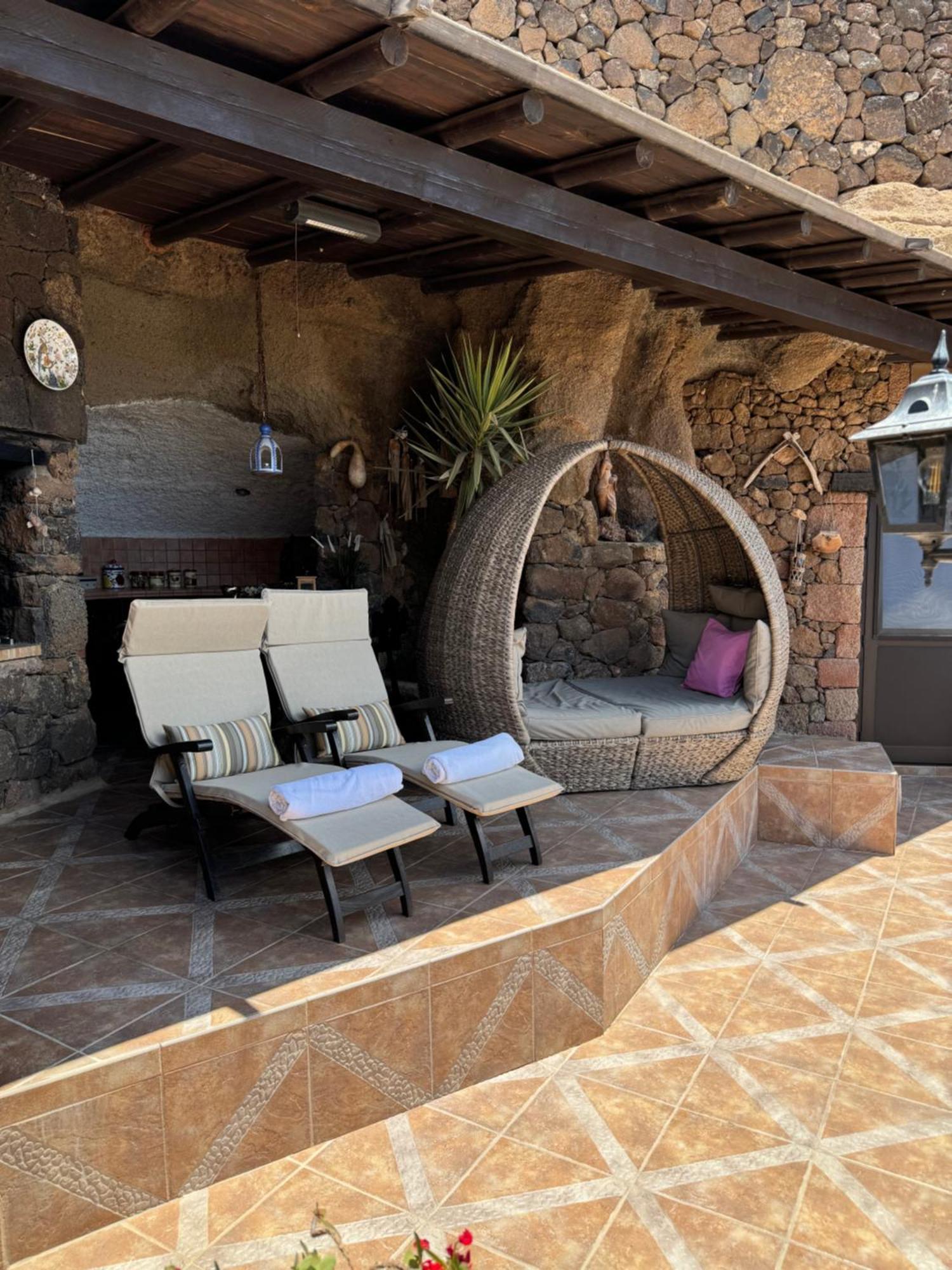 Castillo Lanzarote Villa Sophie - Luxury Villa -Sleep In A Volcanic Cave With Heated Pool ティアス エクステリア 写真
